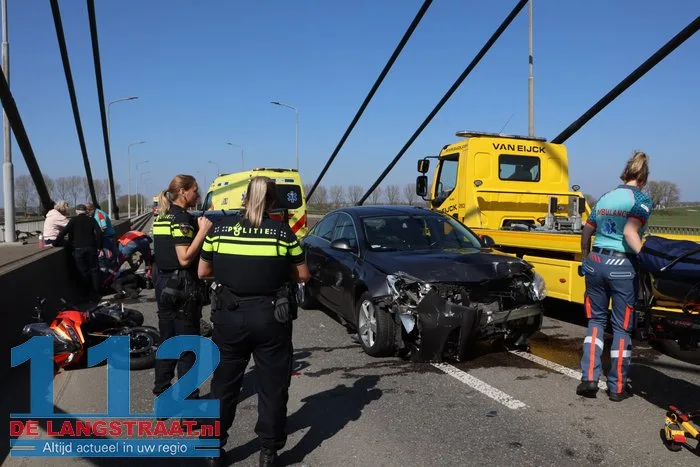Ravage na ongeval met 4 voertuigen op Heusdense Brug Heesbeen 2 Ravage na ongeval met 4 voertuigen op Heusdense Brug Heesbeen 112 De Langstraat