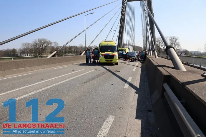 Ravage na ongeval met 4 voertuigen op Heusdense Brug Heesbeen 8 Ravage na ongeval met 4 voertuigen op Heusdense Brug Heesbeen 112 De Langstraat
