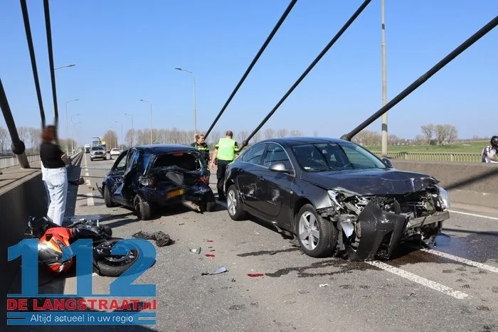 Ravage na ongeval met 4 voertuigen op Heusdense Brug Heesbeen 18 Ravage na ongeval met 4 voertuigen op Heusdense Brug Heesbeen 112 De Langstraat
