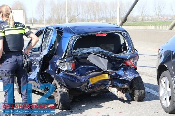 Ravage na ongeval met 4 voertuigen op Heusdense Brug Heesbeen 19 Ravage na ongeval met 4 voertuigen op Heusdense Brug Heesbeen 112 De Langstraat