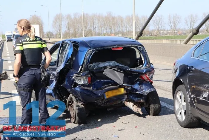 Ravage na ongeval met 4 voertuigen op Heusdense Brug Heesbeen 20 Ravage na ongeval met 4 voertuigen op Heusdense Brug Heesbeen 112 De Langstraat