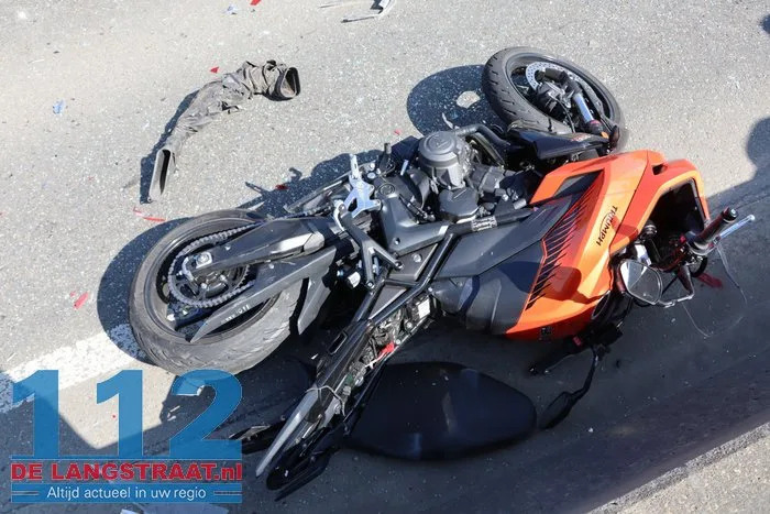 Ravage na ongeval met 4 voertuigen op Heusdense Brug Heesbeen 24 Ravage na ongeval met 4 voertuigen op Heusdense Brug Heesbeen 112 De Langstraat