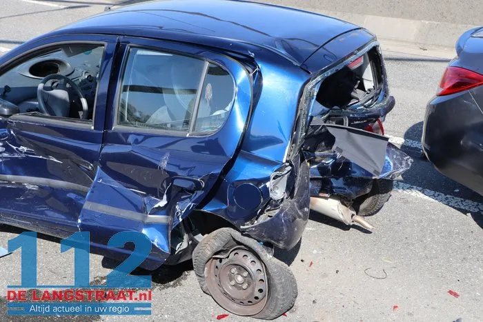 Ravage na ongeval met 4 voertuigen op Heusdense Brug Heesbeen 25 Ravage na ongeval met 4 voertuigen op Heusdense Brug Heesbeen 112 De Langstraat