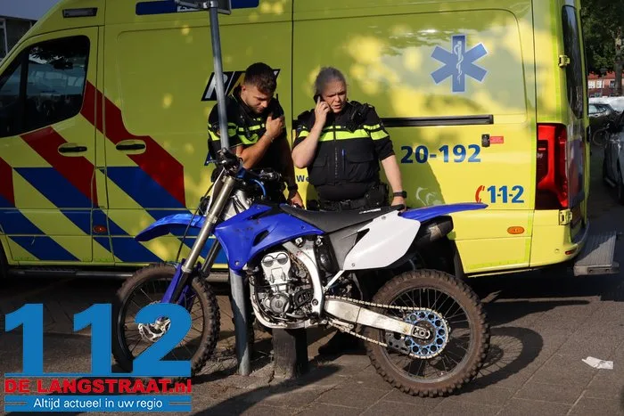Bestuurder van crossmotor raakt gewond bij aanrijding op Van der Merwedelaan in Waalwijk 9 Bestuurder van crossmotor raakt gewond bij aanrijding op Van der Merwedelaan in Waalwijk 112 De Langstraat