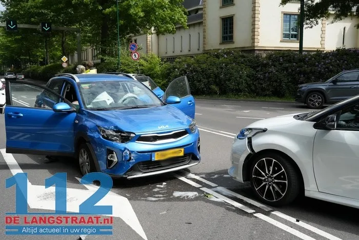 Aanrijding op Europalaan Kaatsheuvel: twee zwaar beschadigd 1 Aanrijding op Europalaan Kaatsheuvel: twee zwaar beschadigd 112 De Langstraat