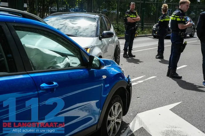 Aanrijding op Europalaan Kaatsheuvel: twee zwaar beschadigd 8 Aanrijding op Europalaan Kaatsheuvel: twee zwaar beschadigd 112 De Langstraat