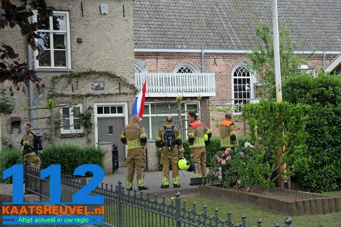 Brandweer moet uitrukken voor een milieugevaarlijke stof in de kerk aan Hollandsestraat Waalwijk 2 Brandweer moet uitrukken voor een milieugevaarlijke stof in de kerk aan Hollandsestraat Waalwijk 112 De Langstraat