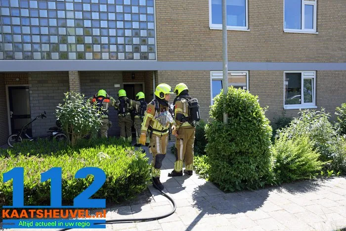 Brandweer rukt uit voor rookontwikkeling in woning aan de Ir. Lelystraat Waalwijk 4 Brandweer rukt uit voor rookontwikkeling in woning aan de Ir. Lelystraat Waalwijk 112 De Langstraat