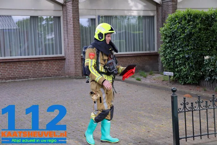Brandweer moet uitrukken voor een milieugevaarlijke stof in de kerk aan Hollandsestraat Waalwijk 4 Brandweer moet uitrukken voor een milieugevaarlijke stof in de kerk aan Hollandsestraat Waalwijk 112 De Langstraat
