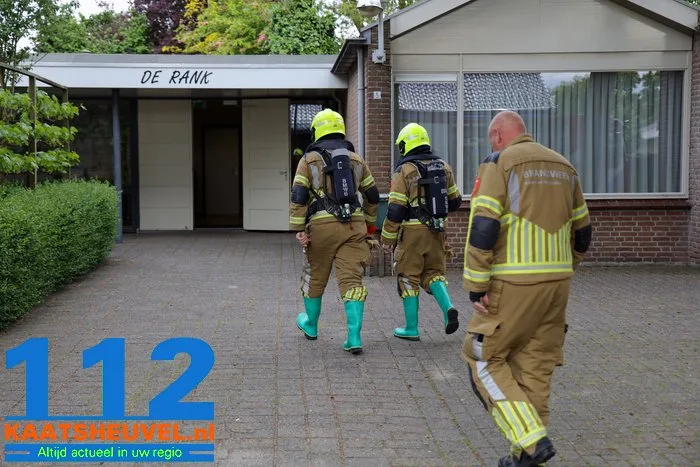 Brandweer moet uitrukken voor een milieugevaarlijke stof in de kerk aan Hollandsestraat Waalwijk 5 Brandweer moet uitrukken voor een milieugevaarlijke stof in de kerk aan Hollandsestraat Waalwijk 112 De Langstraat
