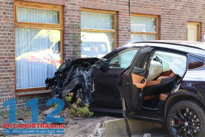 Ravage bij ongeval Wielstraat Kaatsheuvel 2 Ravage bij ongeval Wielstraat Kaatsheuvel 112 De Langstraat
