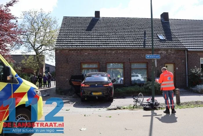 Ravage bij ongeval Wielstraat Kaatsheuvel 11 Ravage bij ongeval Wielstraat Kaatsheuvel 112 De Langstraat