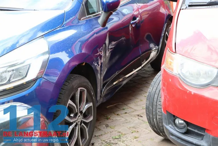 Vier auto's beschadigd bij botsing op Sint Josephstraat Kaatsheuvel 11 Vier auto's beschadigd bij botsing op Sint Josephstraat Kaatsheuvel 112 De Langstraat