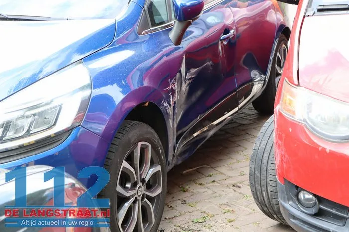 Vier auto's beschadigd bij botsing op Sint Josephstraat Kaatsheuvel 12 Vier auto's beschadigd bij botsing op Sint Josephstraat Kaatsheuvel 112 De Langstraat