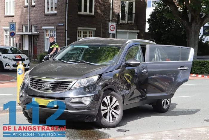 Twee agenten gewond bij ongeval in Waalwijk 10 Twee agenten gewond bij ongeval in Waalwijk 112 De Langstraat