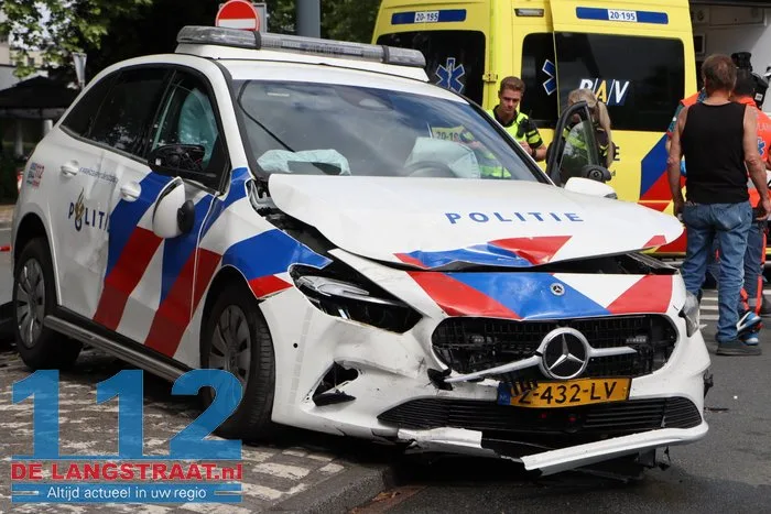Twee agenten gewond bij ongeval in Waalwijk 11 Twee agenten gewond bij ongeval in Waalwijk 112 De Langstraat