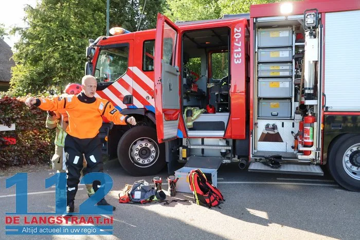 Vrouw rijdt in Kaatsheuvel de sloot in, gewond naar ziekenhuis 3 Vrouw rijdt in Kaatsheuvel de sloot in, gewond naar ziekenhuis 112 De Langstraat