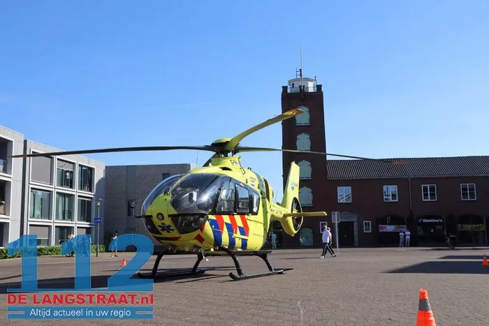Traumahelikopter landt voor het gemeentehuis in Kaatsheuvel 3 Traumahelikopter landt voor het gemeentehuis in Kaatsheuvel 112 De Langstraat