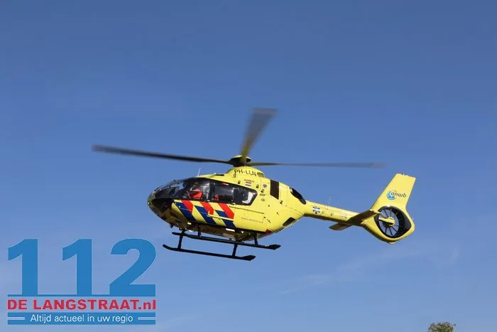 Traumahelikopter landt voor het gemeentehuis in Kaatsheuvel 18 Traumahelikopter landt voor het gemeentehuis in Kaatsheuvel 112 De Langstraat