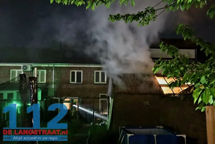 Bewoners blussen schuurbrand met tuinslang Kaatsheuvel 5 Bewoners blussen schuurbrand met tuinslang Kaatsheuvel 112 De Langstraat