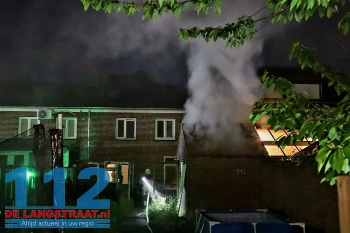 Bewoners blussen schuurbrand met tuinslang Kaatsheuvel 6 Bewoners blussen schuurbrand met tuinslang Kaatsheuvel 112 De Langstraat
