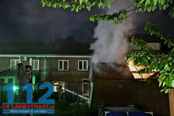 Bewoners blussen schuurbrand met tuinslang Kaatsheuvel 7 Bewoners blussen schuurbrand met tuinslang Kaatsheuvel 112 De Langstraat