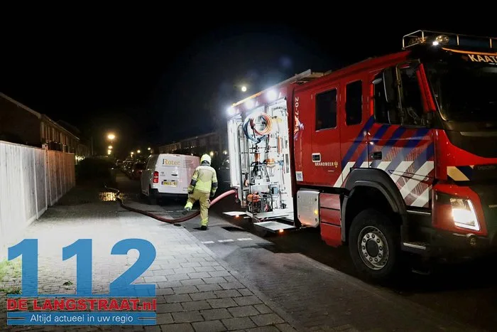 Bewoners blussen schuurbrand met tuinslang Kaatsheuvel 13 Bewoners blussen schuurbrand met tuinslang Kaatsheuvel 112 De Langstraat