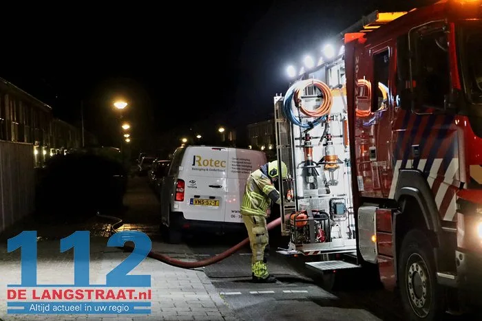 Bewoners blussen schuurbrand met tuinslang Kaatsheuvel 16 Bewoners blussen schuurbrand met tuinslang Kaatsheuvel 112 De Langstraat