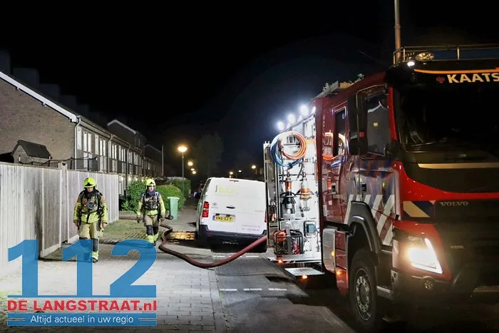 Bewoners blussen schuurbrand met tuinslang Kaatsheuvel 17 Bewoners blussen schuurbrand met tuinslang Kaatsheuvel 112 De Langstraat