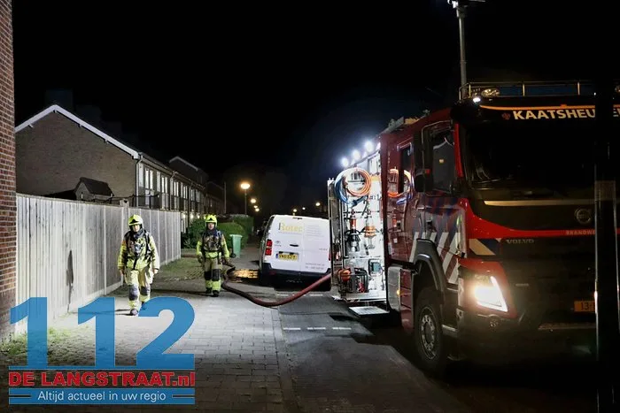 Bewoners blussen schuurbrand met tuinslang Kaatsheuvel 18 Bewoners blussen schuurbrand met tuinslang Kaatsheuvel 112 De Langstraat