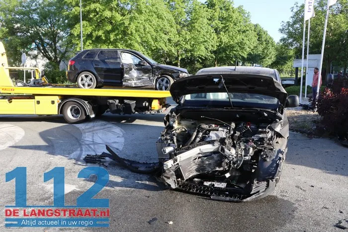 Auto vliegt tuin in na botsing in Waalwijk, bestuurder lichtgewond 25 Auto vliegt tuin in na botsing in Waalwijk, bestuurder lichtgewond 112 De Langstraat