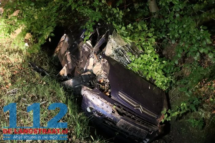 Dronken bestuurder ramt meerdere bomen Bergstraat De Moer 6 Dronken bestuurder ramt meerdere bomen Bergstraat De Moer 112 De Langstraat