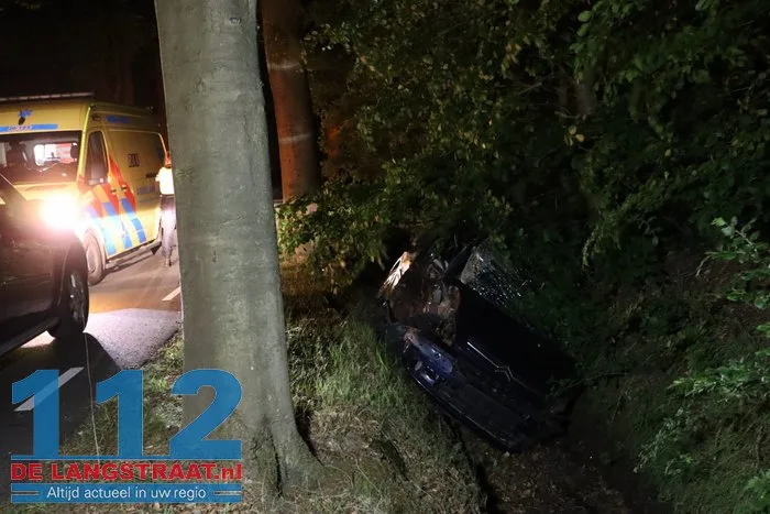 Dronken bestuurder ramt meerdere bomen Bergstraat De Moer 12 Dronken bestuurder ramt meerdere bomen Bergstraat De Moer 112 De Langstraat