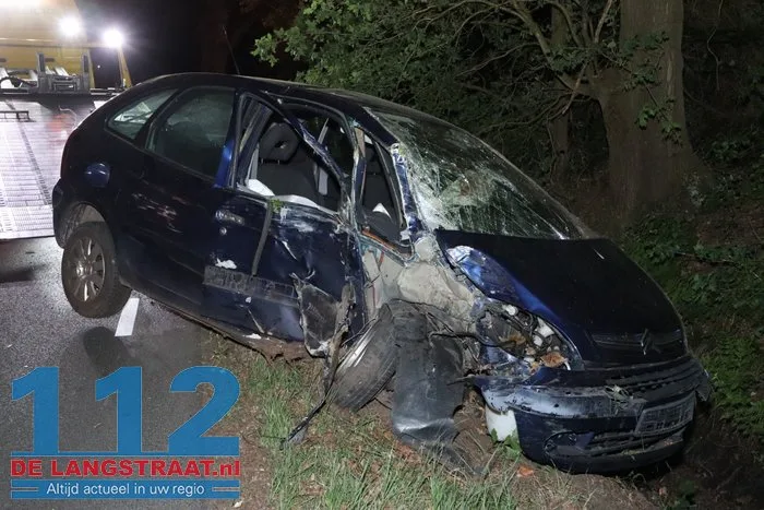 Dronken bestuurder ramt meerdere bomen Bergstraat De Moer 18 Dronken bestuurder ramt meerdere bomen Bergstraat De Moer 112 De Langstraat