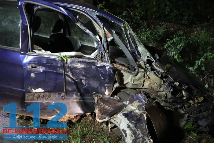 Dronken bestuurder ramt meerdere bomen Bergstraat De Moer 19 Dronken bestuurder ramt meerdere bomen Bergstraat De Moer 112 De Langstraat
