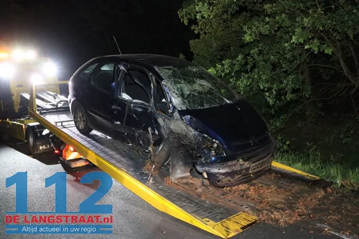 Dronken bestuurder ramt meerdere bomen Bergstraat De Moer 23 Dronken bestuurder ramt meerdere bomen Bergstraat De Moer 112 De Langstraat