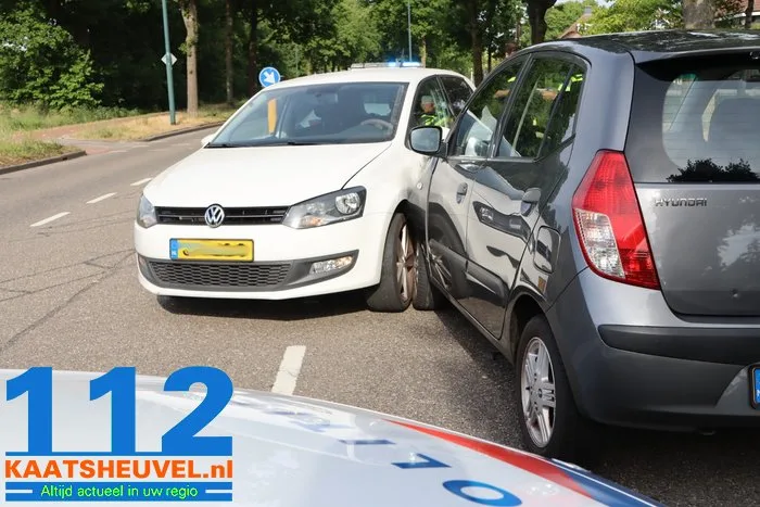 Forse schade aan twee auto’s door botsing in Kaatsheuvel 9 Forse schade aan twee auto’s door botsing in Kaatsheuvel 112 De Langstraat