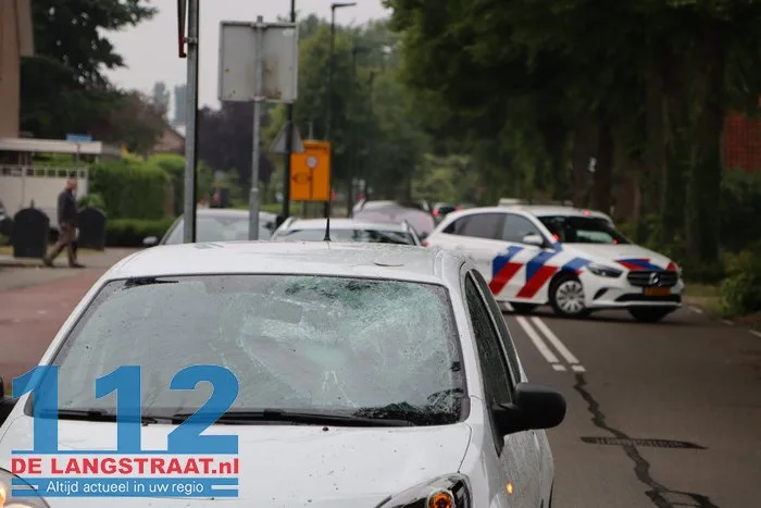 Fietsster gewond na aanrijding met auto Dongen, weg tijdelijk afgesloten 1 Fietsster gewond na aanrijding met auto Dongen, weg tijdelijk afgesloten 112 De Langstraat