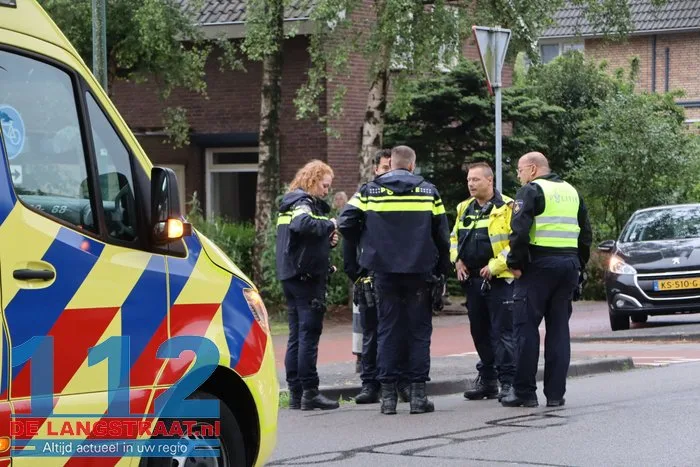 Fietsster gewond na aanrijding met auto Dongen, weg tijdelijk afgesloten 3 Fietsster gewond na aanrijding met auto Dongen, weg tijdelijk afgesloten 112 De Langstraat