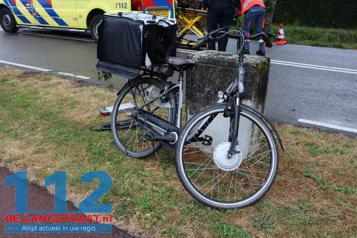 Fietsster gewond na aanrijding met auto Dongen, weg tijdelijk afgesloten 4 Fietsster gewond na aanrijding met auto Dongen, weg tijdelijk afgesloten 112 De Langstraat