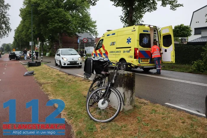 Fietsster gewond na aanrijding met auto Dongen, weg tijdelijk afgesloten 5 Fietsster gewond na aanrijding met auto Dongen, weg tijdelijk afgesloten 112 De Langstraat