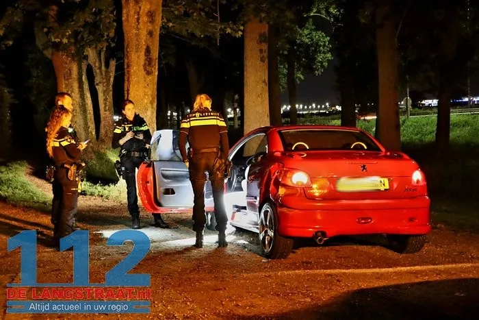 Spookrijdster veroorzaakt bijna ongeluk op A59 bij Waalwijk - onder invloed aangehouden 2 Spookrijdster veroorzaakt bijna ongeluk op A59 bij Waalwijk - onder invloed aangehouden 112 De Langstraat