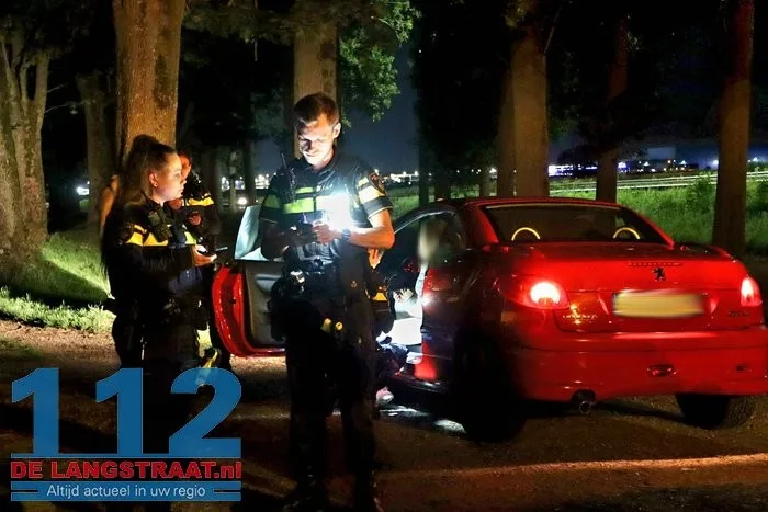 Spookrijdster veroorzaakt bijna ongeluk op A59 bij Waalwijk - onder invloed aangehouden 4 Spookrijdster veroorzaakt bijna ongeluk op A59 bij Waalwijk - onder invloed aangehouden 112 De Langstraat