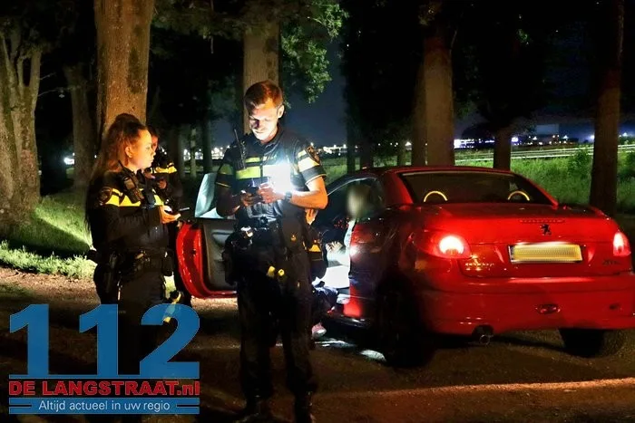 Spookrijdster veroorzaakt bijna ongeluk op A59 bij Waalwijk - onder invloed aangehouden 5 Spookrijdster veroorzaakt bijna ongeluk op A59 bij Waalwijk - onder invloed aangehouden 112 De Langstraat