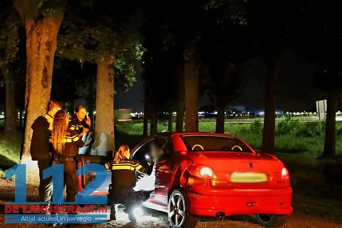 Spookrijdster veroorzaakt bijna ongeluk op A59 bij Waalwijk - onder invloed aangehouden 10 Spookrijdster veroorzaakt bijna ongeluk op A59 bij Waalwijk - onder invloed aangehouden 112 De Langstraat