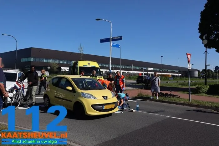 Man op fiets raakt gewond bij botsing met auto aan de Weteringweg Waalwijk 1 Man op fiets raakt gewond bij botsing met auto aan de Weteringweg Waalwijk 112 De Langstraat