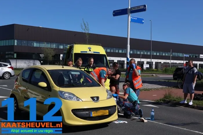 Man op fiets raakt gewond bij botsing met auto aan de Weteringweg Waalwijk 2 Man op fiets raakt gewond bij botsing met auto aan de Weteringweg Waalwijk 112 De Langstraat