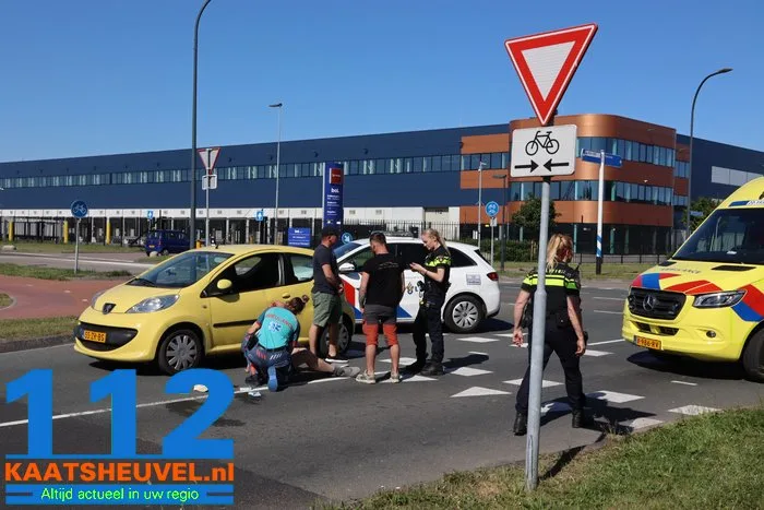 Man op fiets raakt gewond bij botsing met auto aan de Weteringweg Waalwijk 5 Man op fiets raakt gewond bij botsing met auto aan de Weteringweg Waalwijk 112 De Langstraat