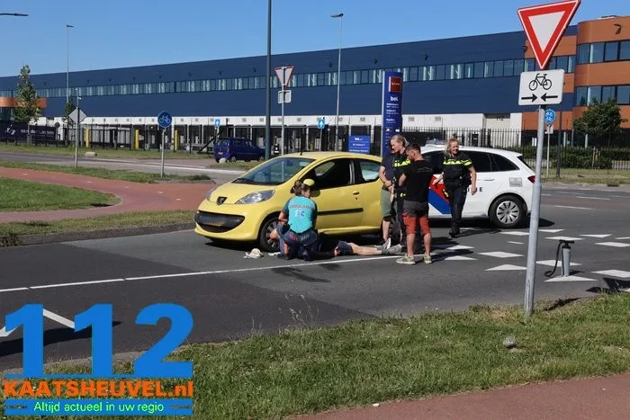Man op fiets raakt gewond bij botsing met auto aan de Weteringweg Waalwijk 9 Man op fiets raakt gewond bij botsing met auto aan de Weteringweg Waalwijk 112 De Langstraat
