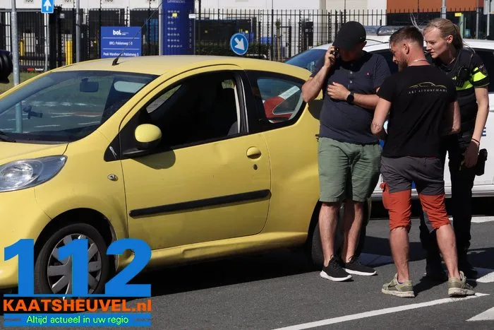 Man op fiets raakt gewond bij botsing met auto aan de Weteringweg Waalwijk 14 Man op fiets raakt gewond bij botsing met auto aan de Weteringweg Waalwijk 112 De Langstraat